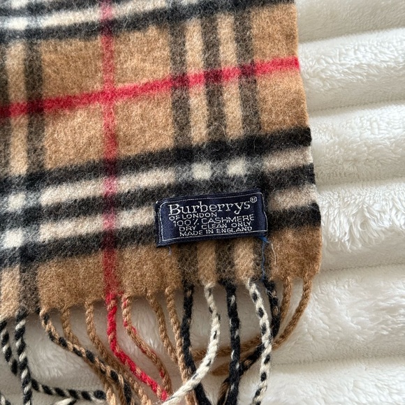 Burberry 100% Cashmere Plaid Signature Winter Scarf - Picture 3 of 7